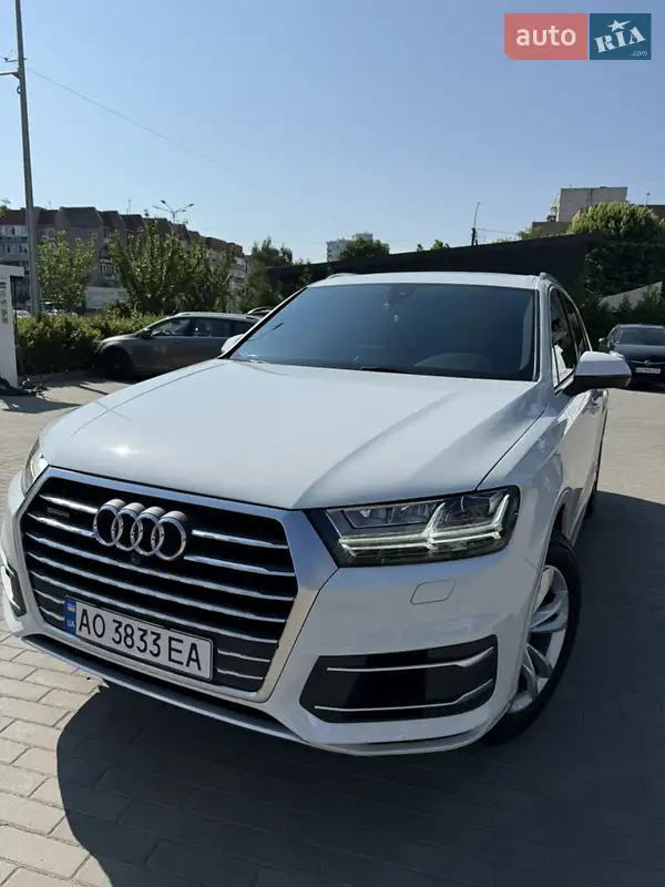 Внедорожник / Кроссовер Audi Q7 2017 в 