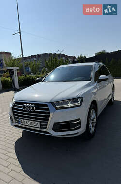 Позашляховик / Кросовер Audi Q7 2017 в 