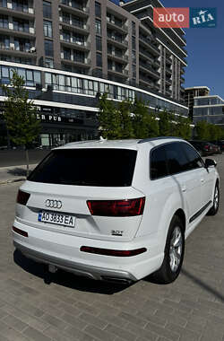 Позашляховик / Кросовер Audi Q7 2017 в 