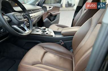 Внедорожник / Кроссовер Audi Q7 2015 в 