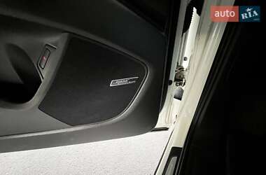 Позашляховик / Кросовер Audi Q7 2015 в 