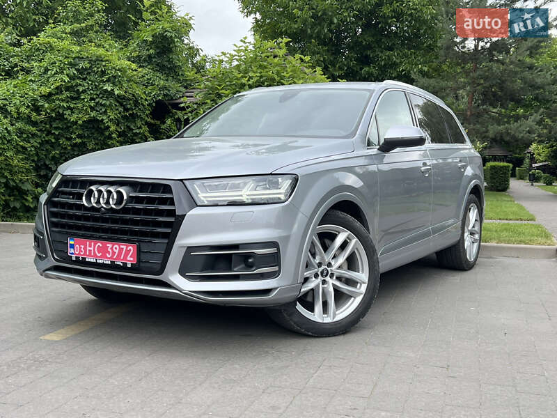 Внедорожник / Кроссовер Audi Q7 2018 в 