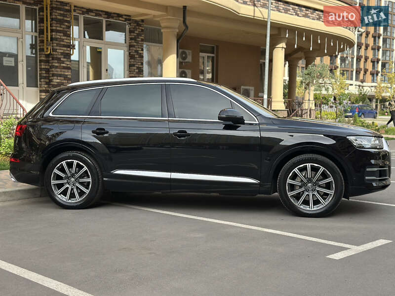 Позашляховик / Кросовер Audi Q7 2016 в Києві