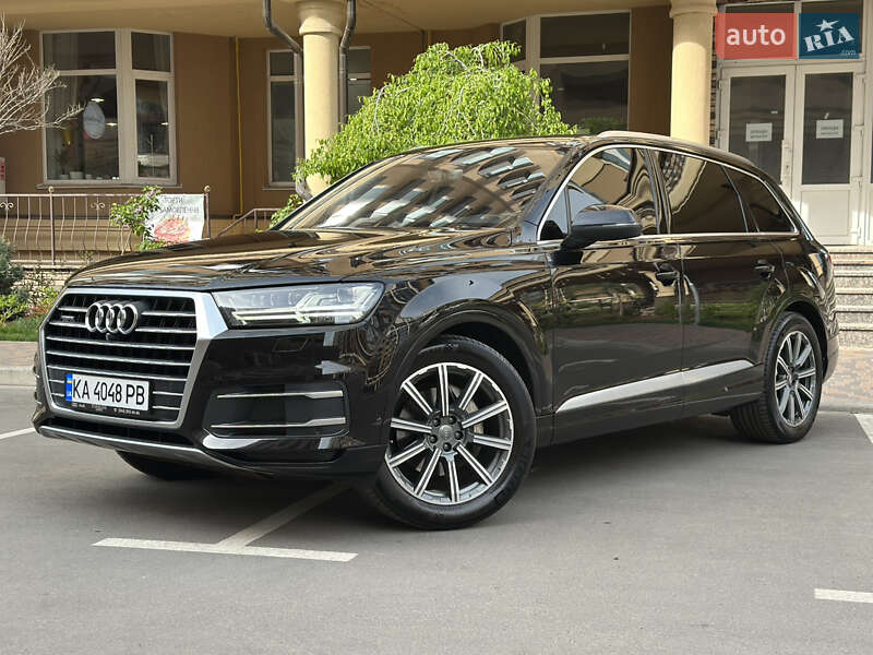Внедорожник / Кроссовер Audi Q7 2016 в 