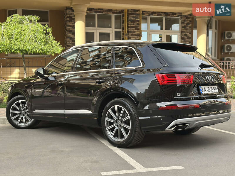 Позашляховик / Кросовер Audi Q7 2016 в Києві