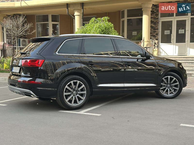 Позашляховик / Кросовер Audi Q7 2016 в Києві