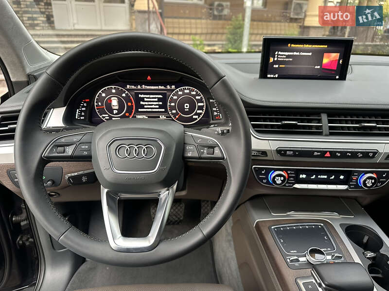 Позашляховик / Кросовер Audi Q7 2016 в Києві