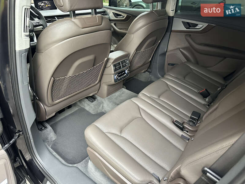 Позашляховик / Кросовер Audi Q7 2016 в Києві