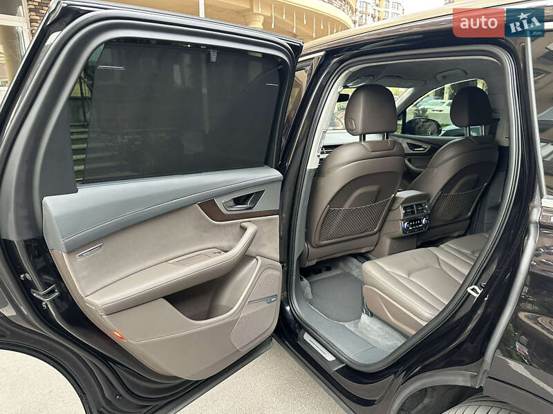 Позашляховик / Кросовер Audi Q7 2016 в Києві