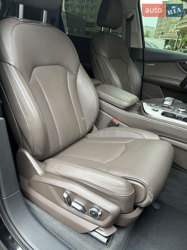 Позашляховик / Кросовер Audi Q7 2016 в Києві