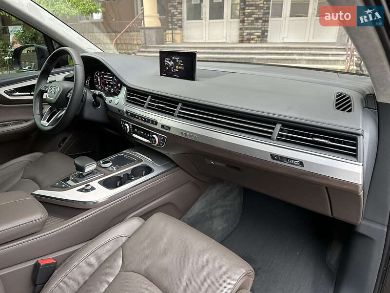 Позашляховик / Кросовер Audi Q7 2016 в Києві