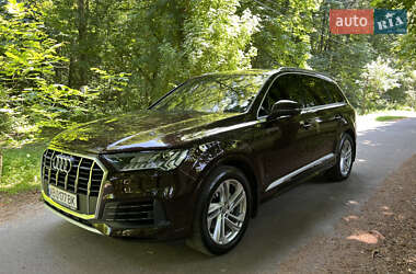 Внедорожник / Кроссовер Audi Q7 2020 в 