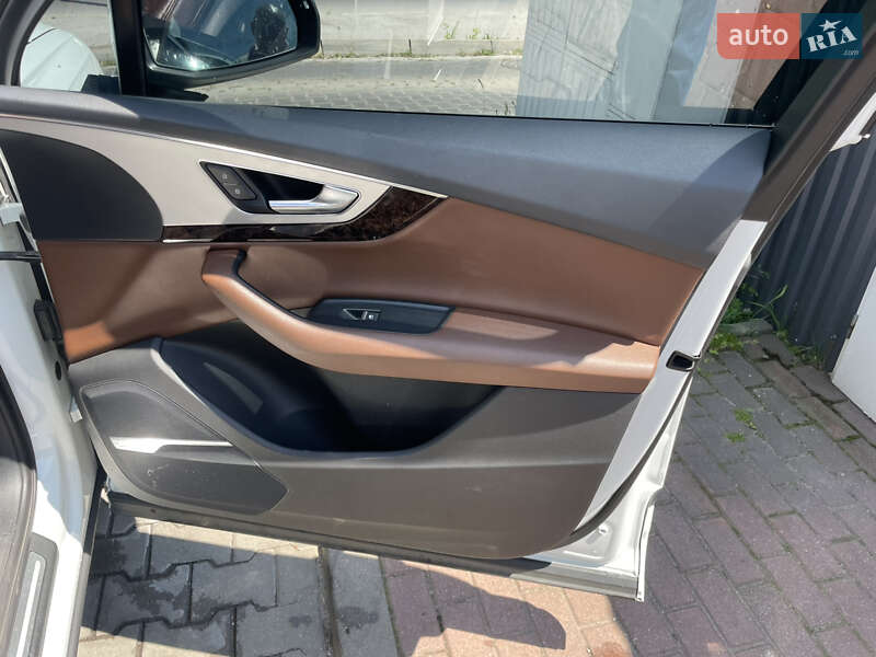 Позашляховик / Кросовер Audi Q7 2019 в Рава-Руській