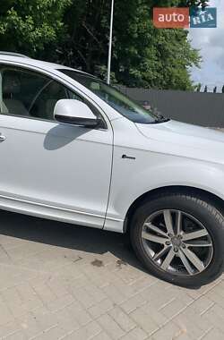 Внедорожник / Кроссовер Audi Q7 2015 в 