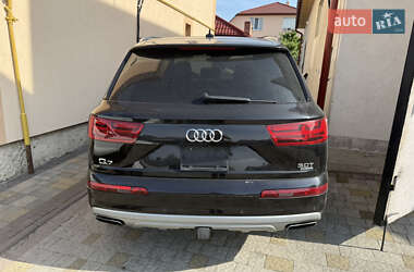 Позашляховик / Кросовер Audi Q7 2016 в 