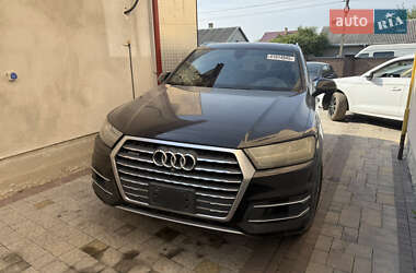 Позашляховик / Кросовер Audi Q7 2016 в 