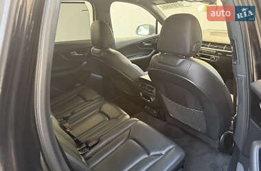 Позашляховик / Кросовер Audi Q7 2016 в 