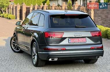 Внедорожник / Кроссовер Audi Q7 2017 в 