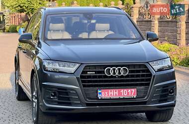Внедорожник / Кроссовер Audi Q7 2017 в 
