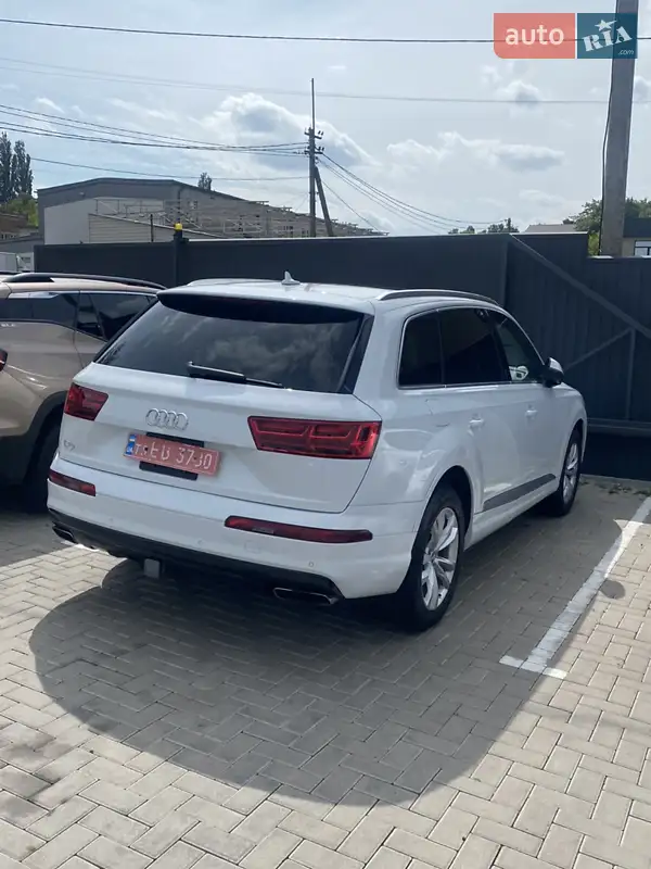 Внедорожник / Кроссовер Audi Q7 2017 в 