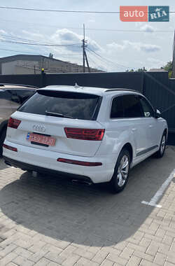 Позашляховик / Кросовер Audi Q7 2017 в 