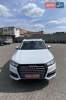 Позашляховик / Кросовер Audi Q7 2017 в 