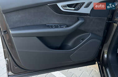 Внедорожник / Кроссовер Audi Q7 2018 в 