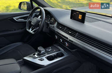 Внедорожник / Кроссовер Audi Q7 2018 в 