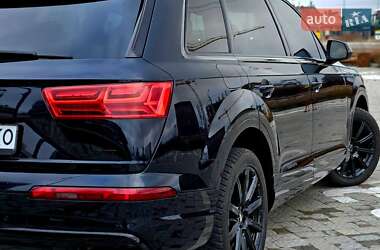 Внедорожник / Кроссовер Audi Q7 2016 в 