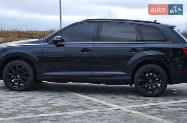 Внедорожник / Кроссовер Audi Q7 2016 в 