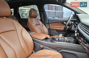 Внедорожник / Кроссовер Audi Q7 2016 в 