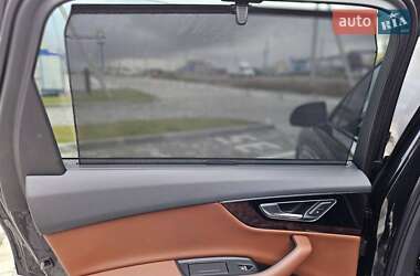 Внедорожник / Кроссовер Audi Q7 2016 в 