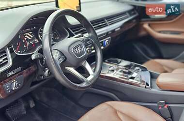 Внедорожник / Кроссовер Audi Q7 2016 в 