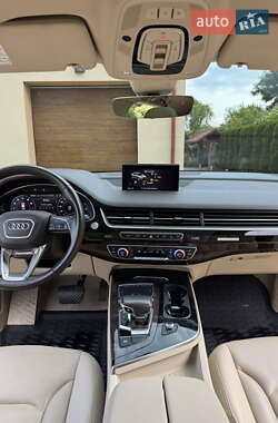 Позашляховик / Кросовер Audi Q7 2018 в 