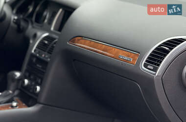 Внедорожник / Кроссовер Audi Q7 2015 в 