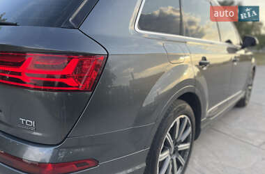 Внедорожник / Кроссовер Audi Q7 2016 в 