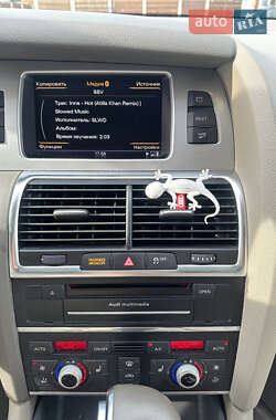 Внедорожник / Кроссовер Audi Q7 2013 в 