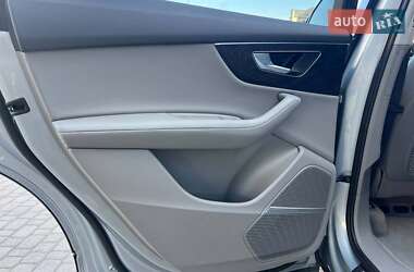 Внедорожник / Кроссовер Audi Q7 2022 в 