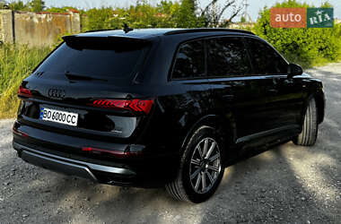 Внедорожник / Кроссовер Audi Q7 2021 в 