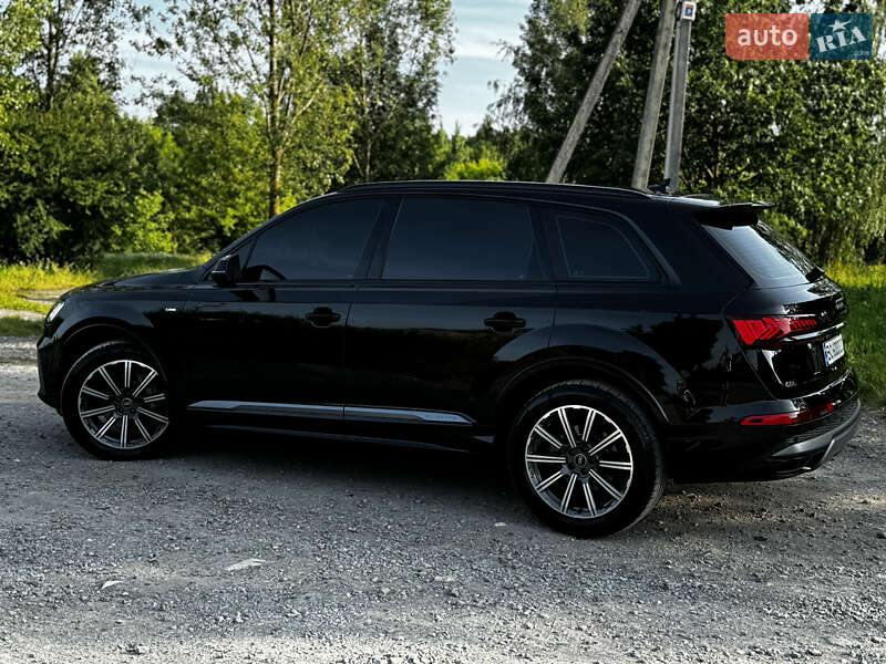 Позашляховик / Кросовер Audi Q7 2021 в Тернополі