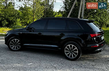 Внедорожник / Кроссовер Audi Q7 2021 в 