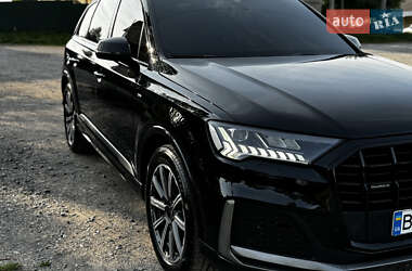 Внедорожник / Кроссовер Audi Q7 2021 в 