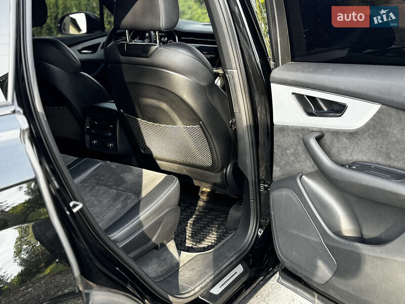 Позашляховик / Кросовер Audi Q7 2021 в Тернополі