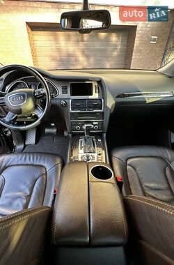 Внедорожник / Кроссовер Audi Q7 2015 в 