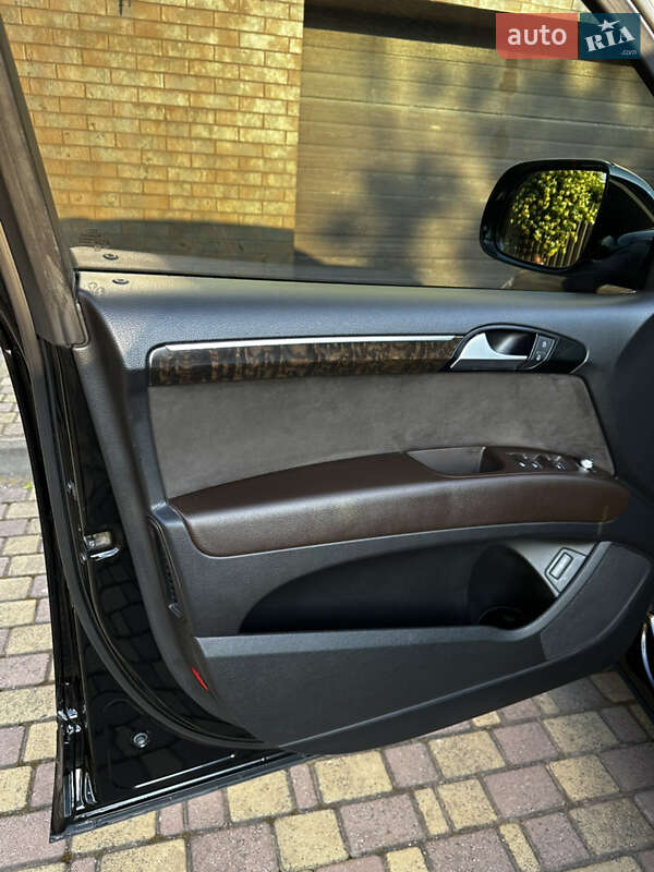 Позашляховик / Кросовер Audi Q7 2015 в Умані