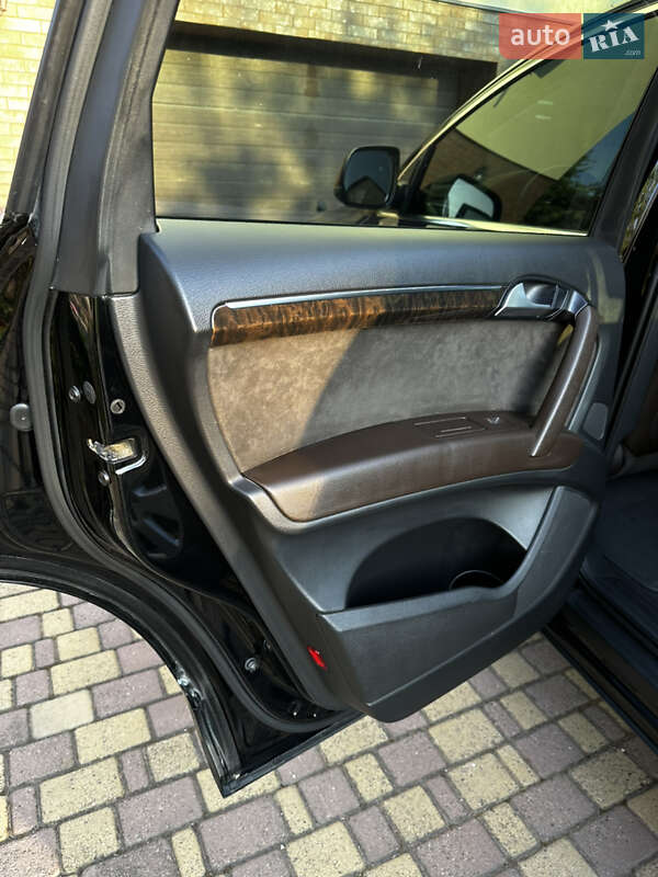 Позашляховик / Кросовер Audi Q7 2015 в Умані