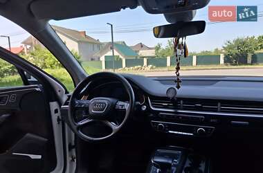 Внедорожник / Кроссовер Audi Q7 2016 в 