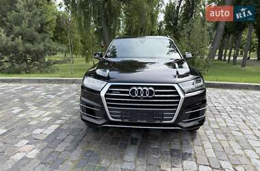 Позашляховик / Кросовер Audi Q7 2016 в 
