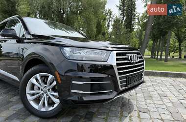 Позашляховик / Кросовер Audi Q7 2016 в 