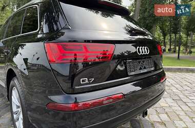 Позашляховик / Кросовер Audi Q7 2016 в 